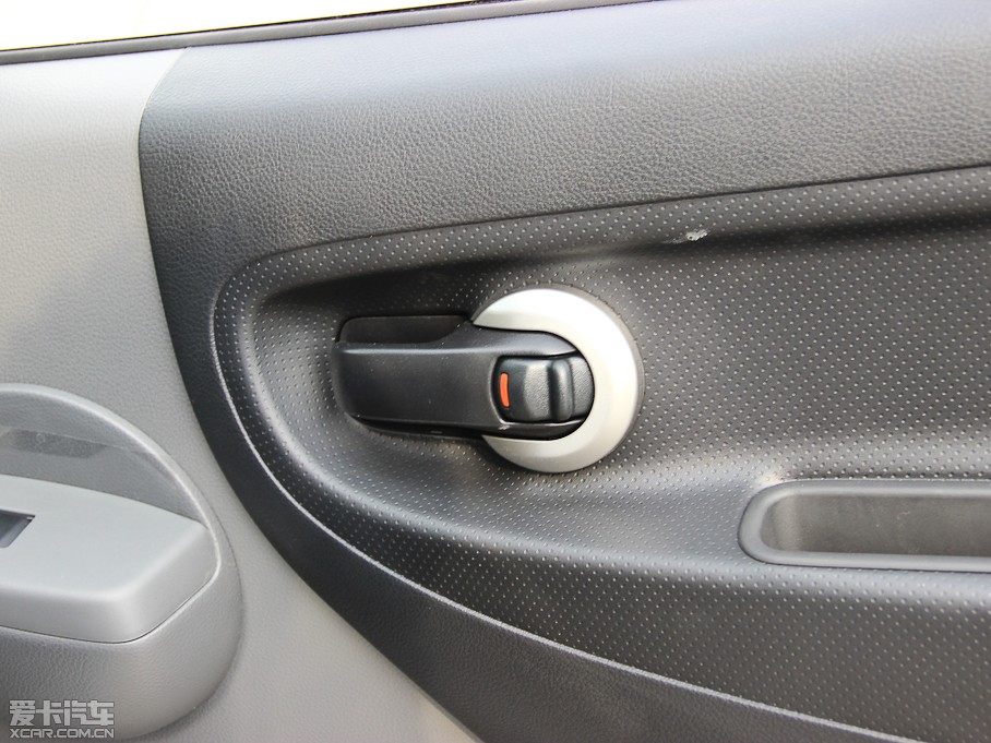 2013���ծaNV200 �Ŀ� 1.6L �քӺ��A�� ��V