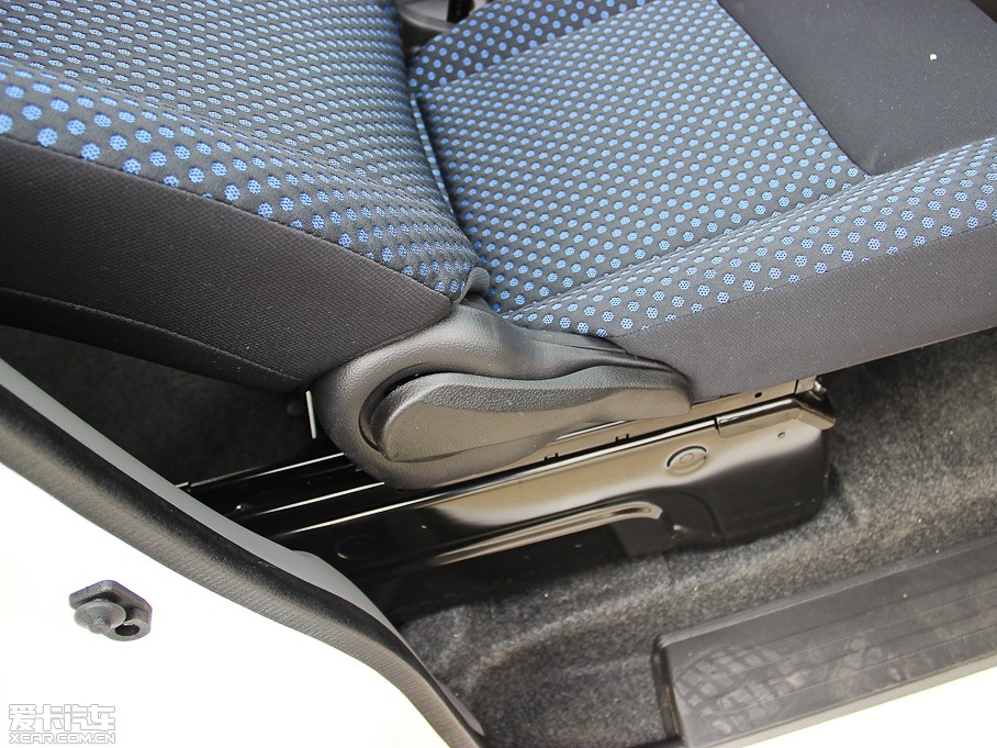 2013���ծa(ch��n)NV200 �Ŀ� 1.6L �քӺ��A�� ��V