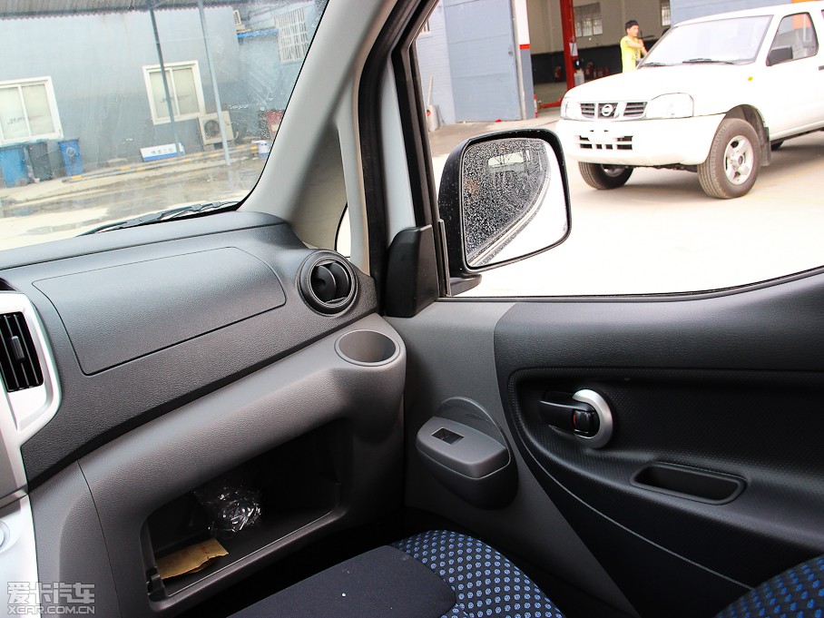 2013���ծaNV200 �Ŀ� 1.6L �քӺ��A�� ��V