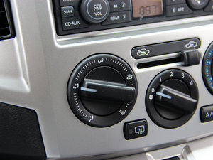 2013款改款 1.6L 手动豪华版 国V 中控区
