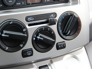 2013款改款 1.6L 手动豪华版 国V 中控区