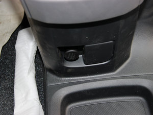 2013款改款 1.6L 手动豪华版 国V 中控区