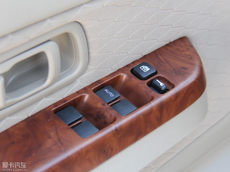 2013���ծa(ch��n)D22Ƥ�� 2.4L �������(q��)�߼���