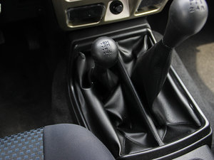 2013款2.4L 四驱标准版 国V  中控区