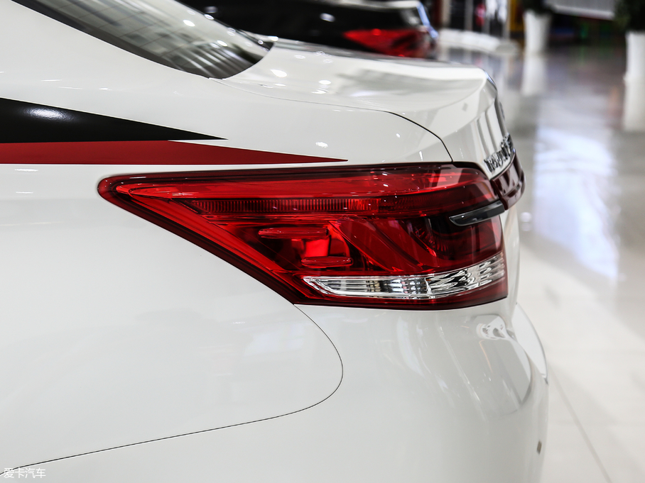 2018��YARiS L ���� 1.5E CVT��܊������