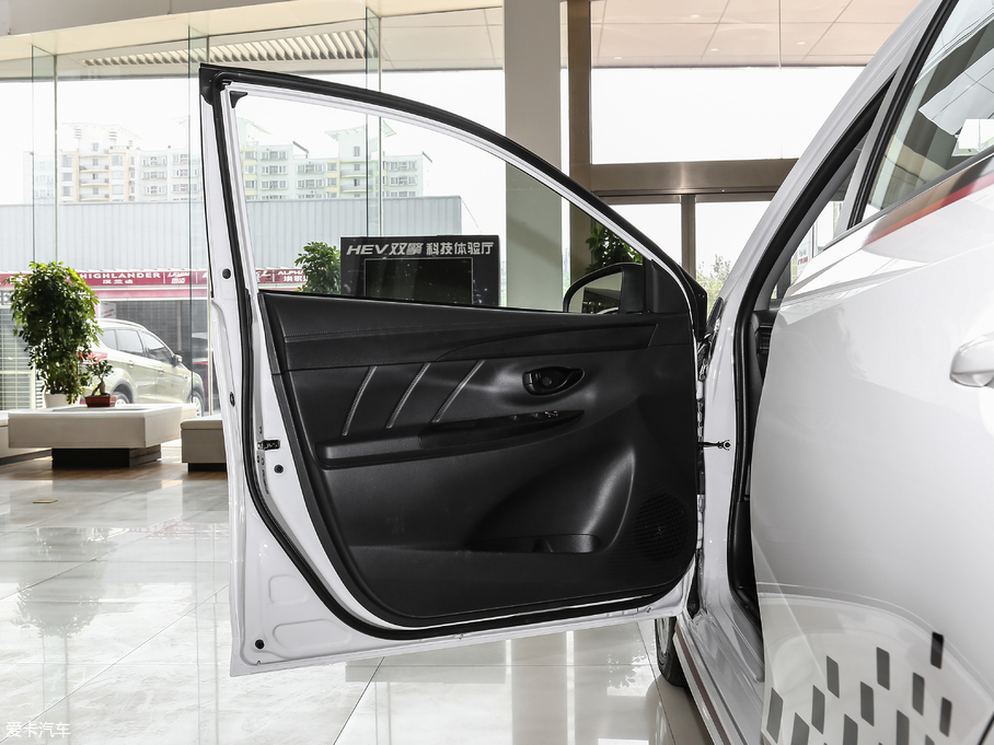 2018��YARiS L ���� 1.5E CVT��܊������