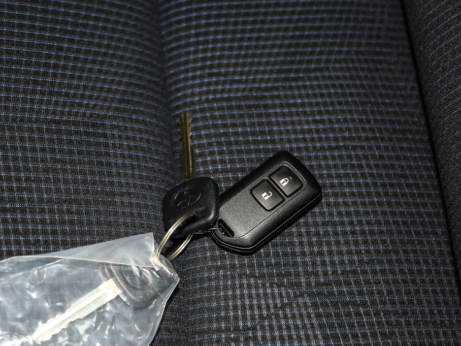 2018��YARiS L ���� 1.5E CVT��܊������