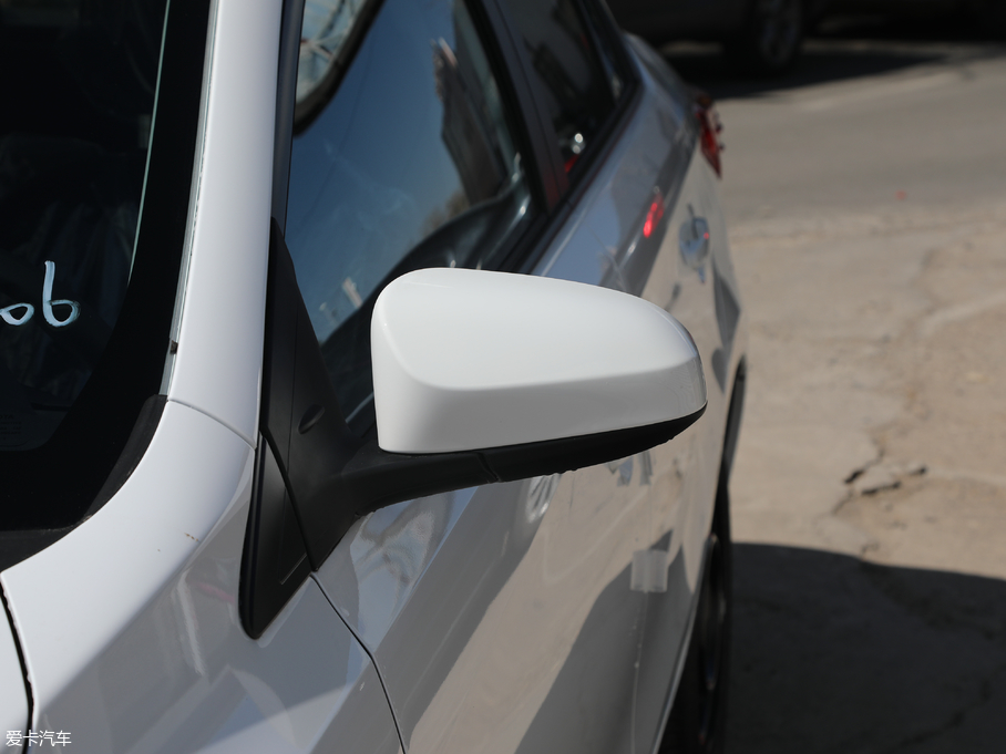 2019��YARiS L ���� 1.5E CVT�ȄӰ� ��VI