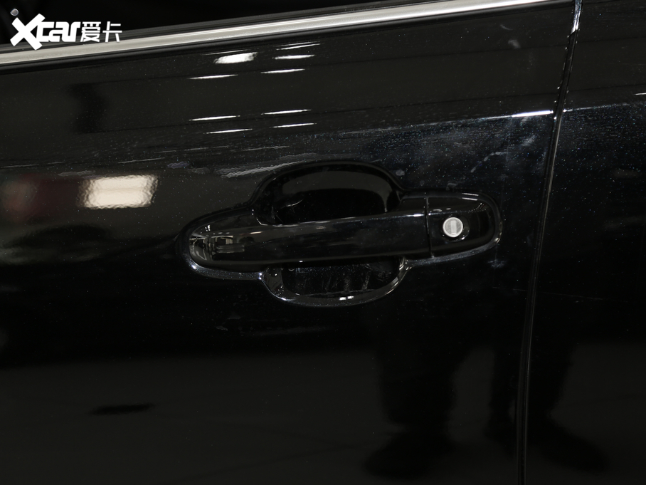 2020���S��C-HR EV ���F�촰��