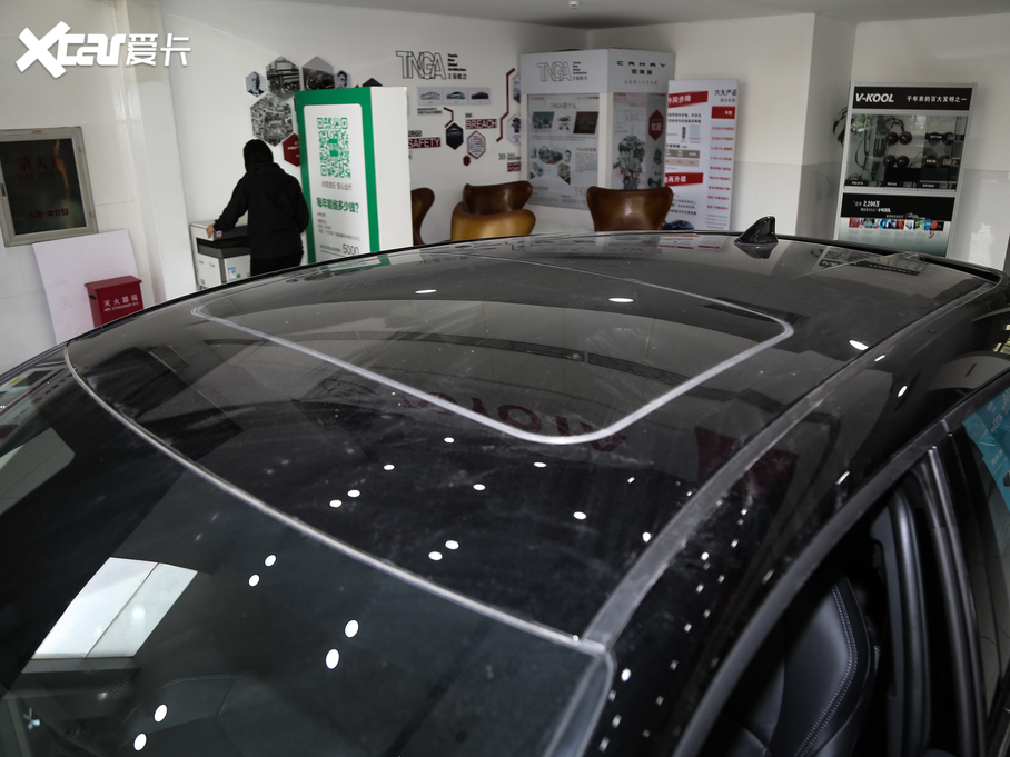 2020���S��C-HR EV ���F�촰��