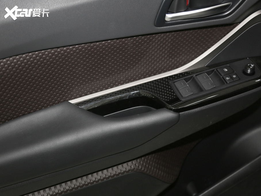 2020���S��C-HR EV ���F�촰��