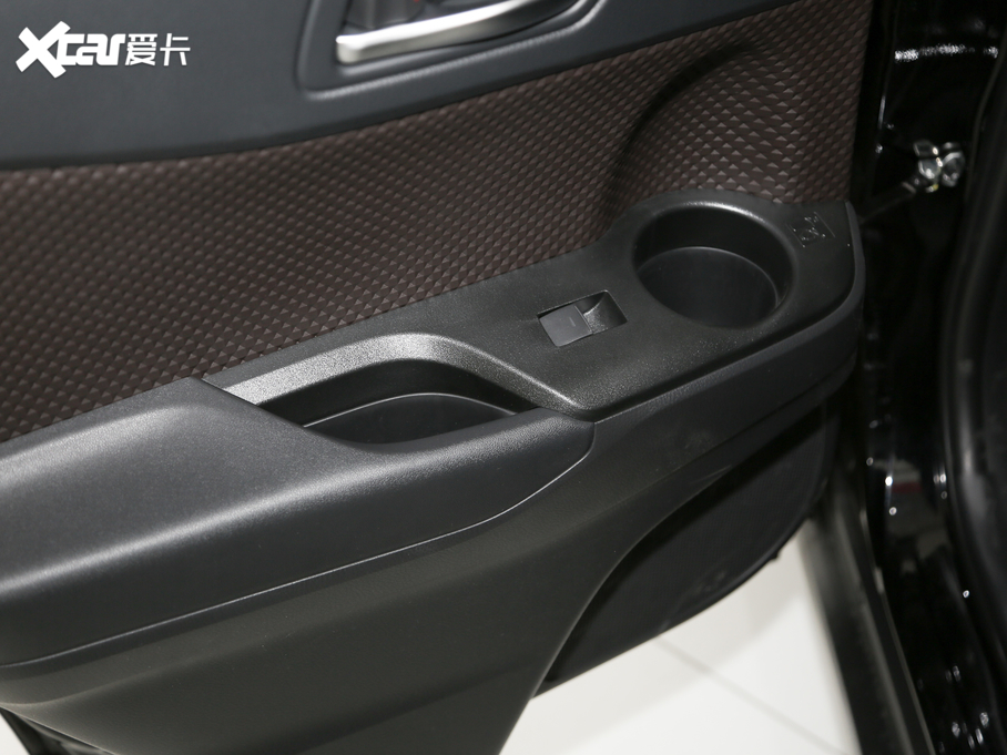 2020���S��C-HR EV ���F�촰��