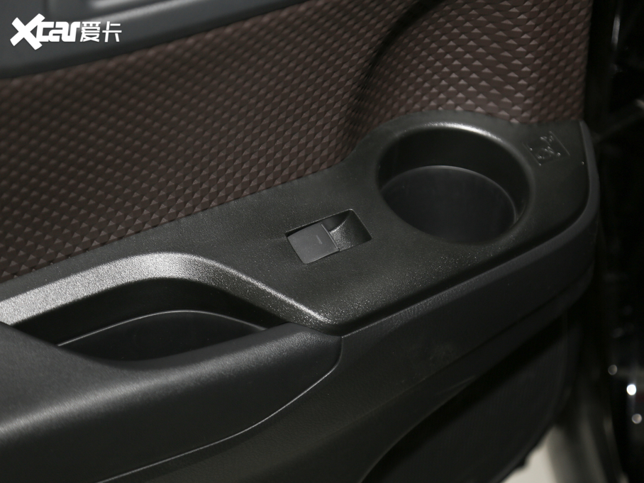 2020���S��C-HR EV ���F�촰��