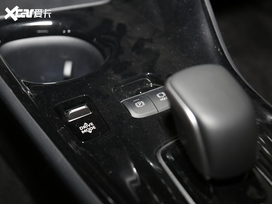 2020���S��C-HR EV ���F�촰��