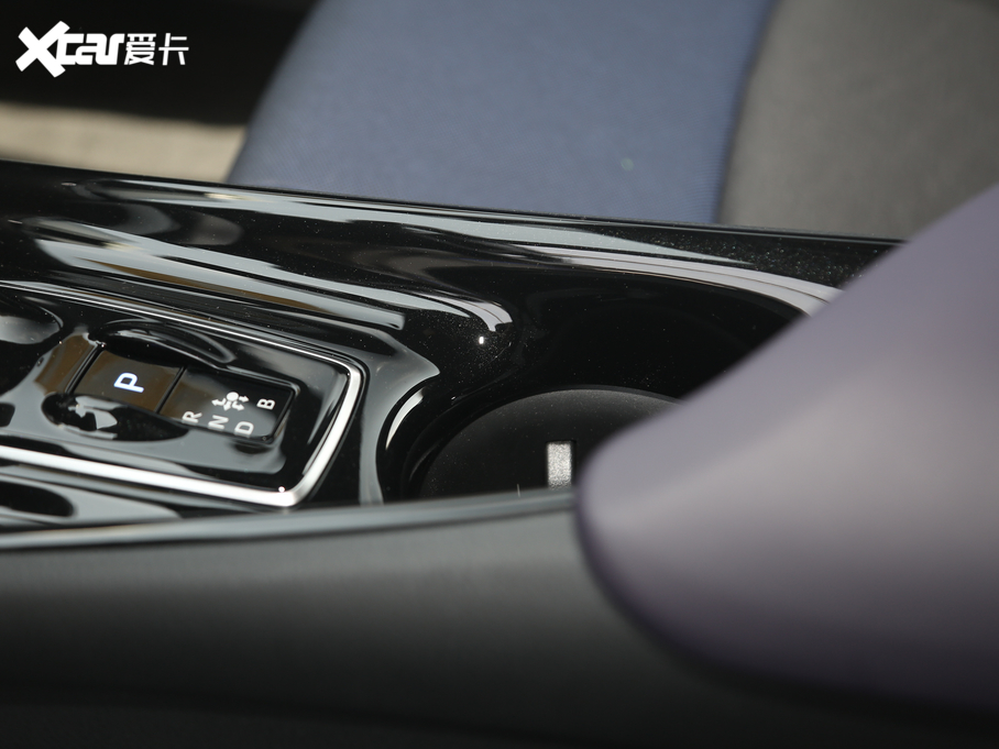 2020���S��C-HR EV ���A�촰��