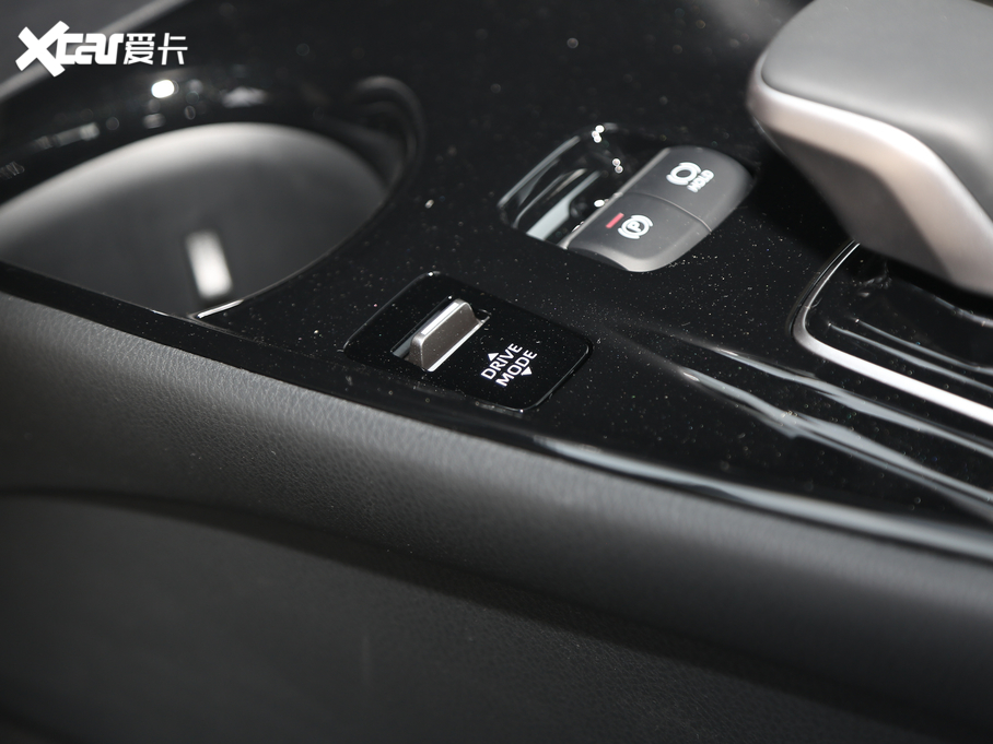 2020���S��C-HR EV ���A�촰��