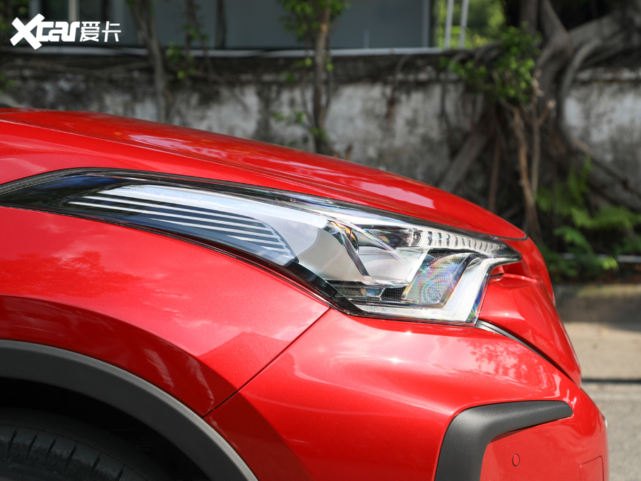 2020���S��C-HR EV ���F�촰��