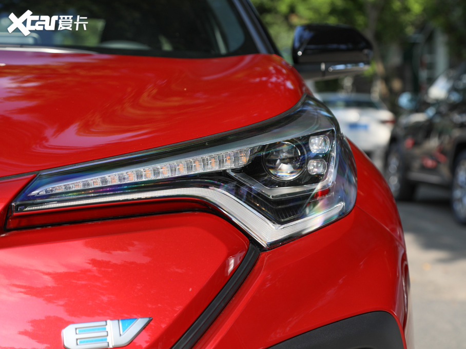 2020���S��C-HR EV ���F�촰��