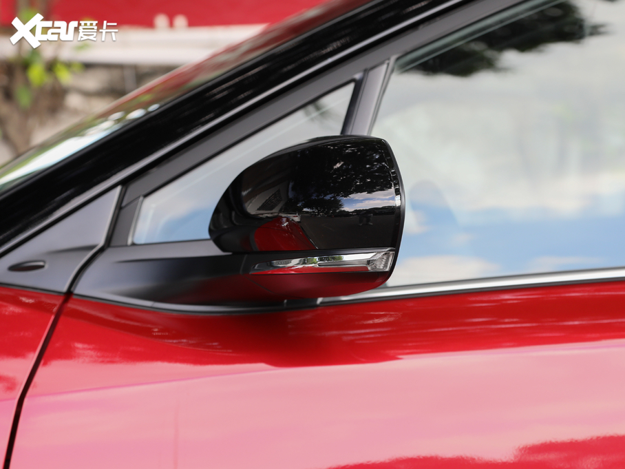 2020���S��C-HR EV ���F�촰��