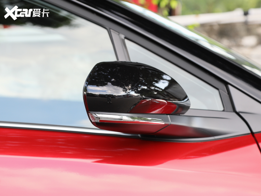 2020���S��C-HR EV ���F�촰��