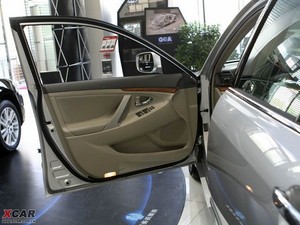2009款240G 豪华导航版 空间座椅