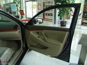 2009款240V 至尊导航版 空间座椅