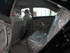 2009款240V 至尊导航版 后排空间