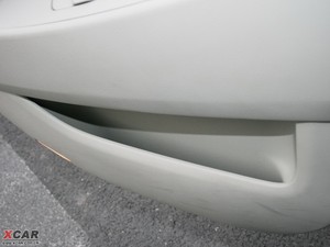2009款240V G-BOOK 智能导航版 前门储物空间