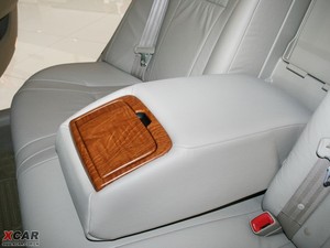 2009款240V 至尊版 后排中央扶手