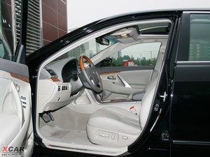 2009款240V G-BOOK 智能导航版 前排空间