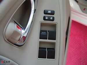 2009款240V G-BOOK 智能导航版 主驾车窗控制区	