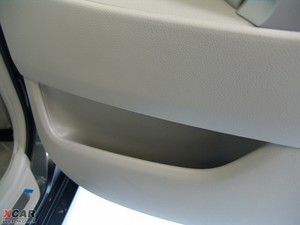 2009款240V 至尊导航版 空间座椅