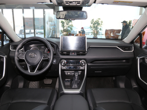2020款2.0L CVT两驱尊贵版 内饰全景