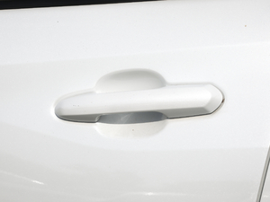 2020款2.0L CVT两驱科技版 主驾门拉手