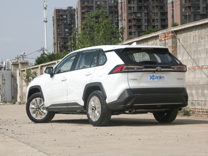 2020款 2.0L CVT两驱豪华版 左后45度