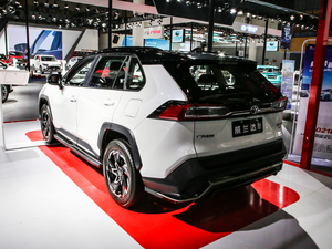 2020款2.0L CVT四驱科技版 整体外观