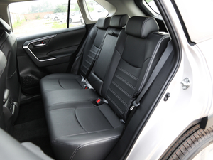 2020款 2.0L CVT两驱豪华版 后排座椅