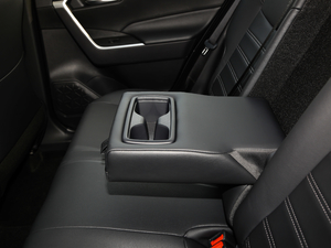 2020款 2.0L CVT两驱豪华版 后排中央扶手