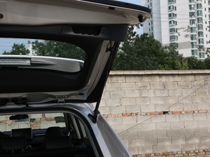 2020款 2.0L CVT两驱豪华版 空间座椅
