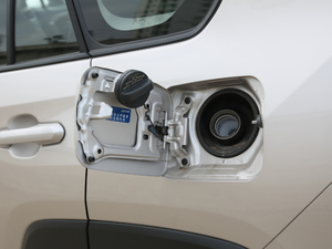 2020款2.0L CVT四驱科技版 油箱盖