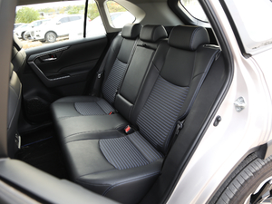 2020款2.0L CVT四驱科技版 后排座椅