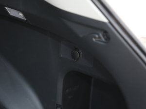 2020款2.0L CVT四驱科技版 空间座椅