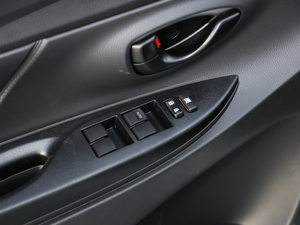 2020款1.5L CVT领先版 主驾车窗控制区	