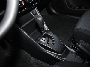 2020款1.5L CVT领先版 换挡杆
