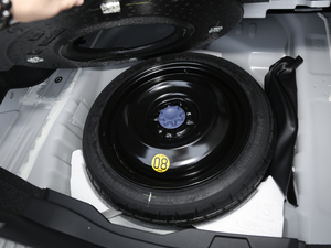 2020款1.5L CVT领先版 备胎