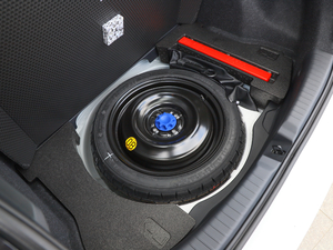 2020款1.5L CVT豪华版 备胎