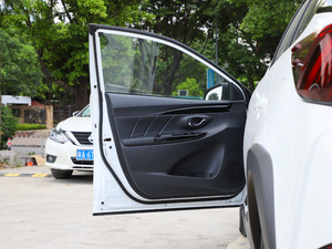 2020款1.5L CVT豪华版 驾驶位车门