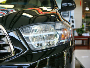 2009款3.5L 四驱豪华版 大灯