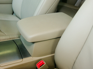 2009款3.5L 四驱豪华版 中央扶手箱