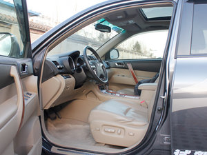 2009款3.5L 四驱豪华导航版 前排空间